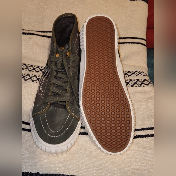 Vans - Picture 2 of 3